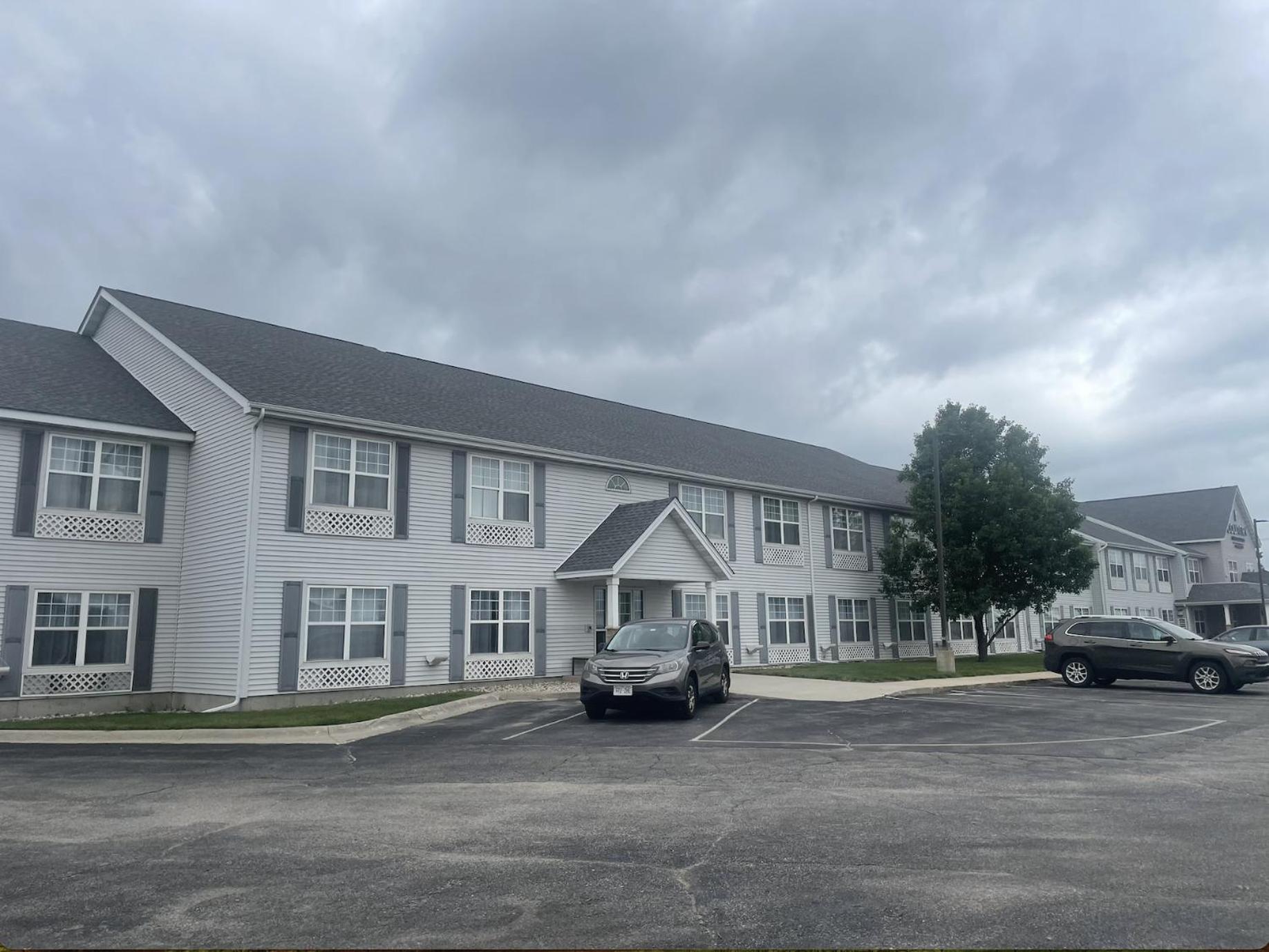 Harmony Inn & Suites Fort Dodge Exterior photo