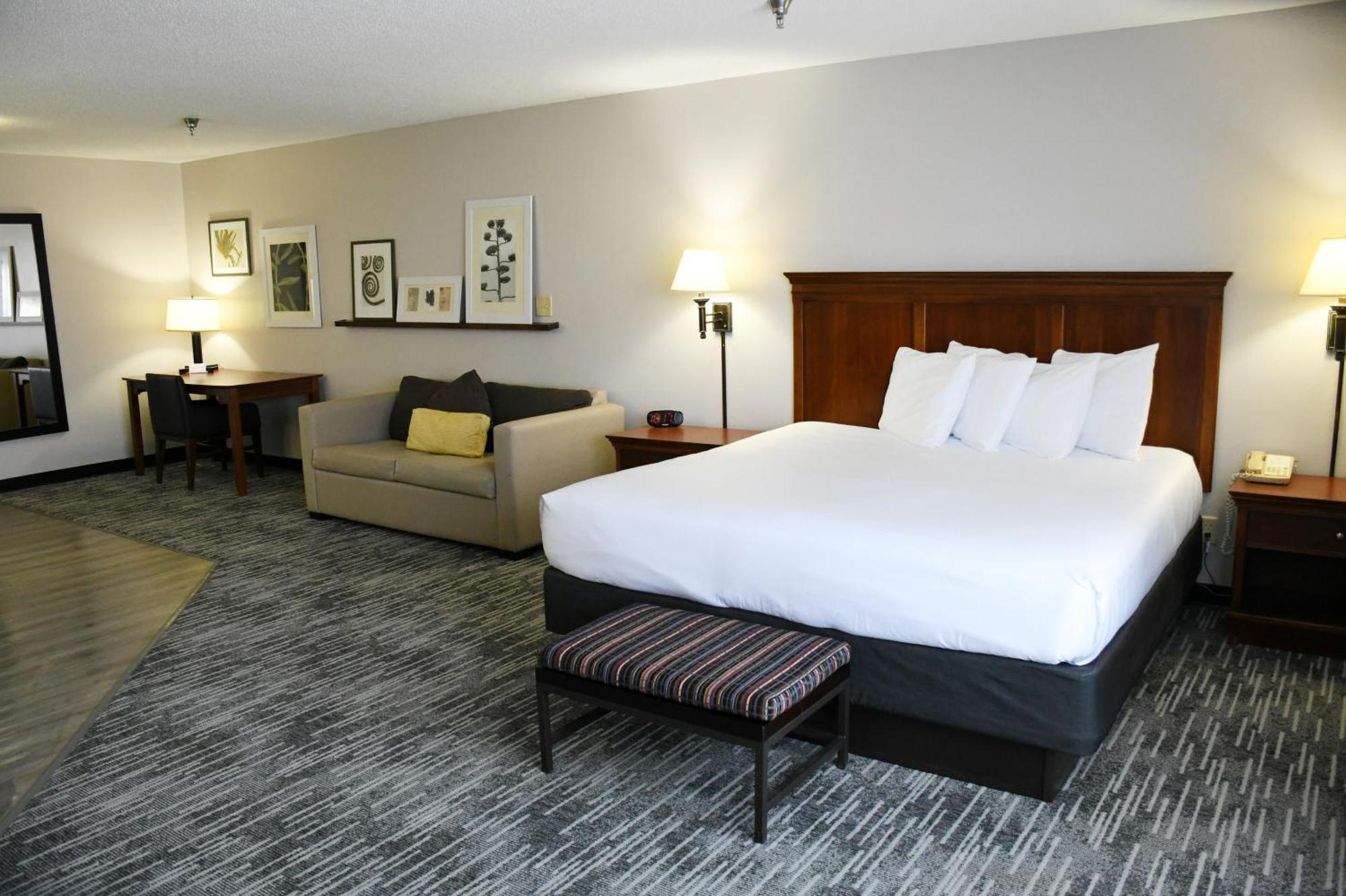 Harmony Inn & Suites Fort Dodge Exterior photo